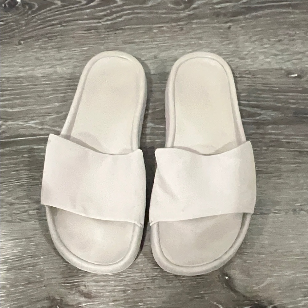 Women's Gray Slide Sandals